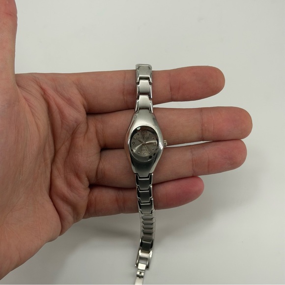 Gucci Y2K Stainless Steel Oval Bracelet Watch Quartz Swiss Made Women’s - Picture 12 of 12